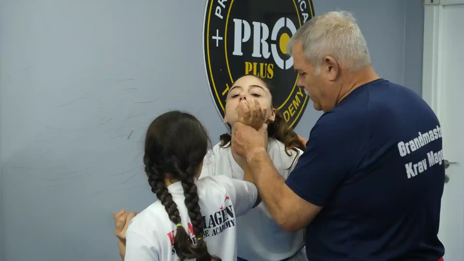 kravmagen</picture><div class=