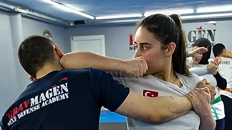 KRAV MAGEN: <strong>Kadın</strong>